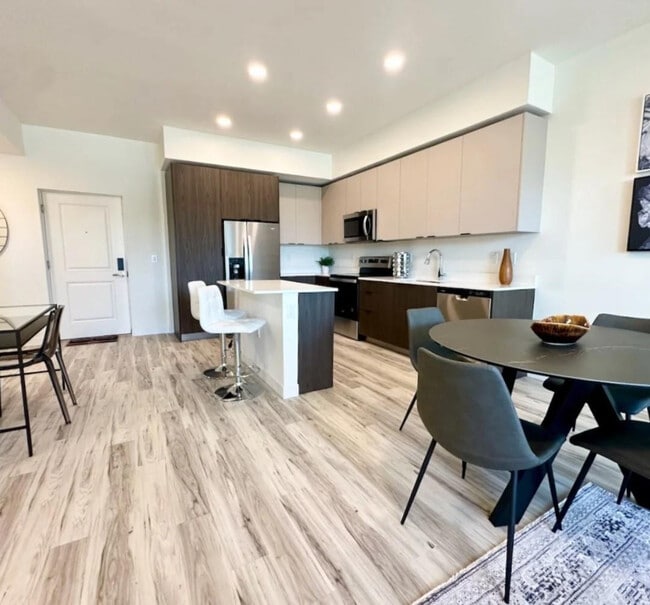 Building Photo - 1621 S Dixie Hwy