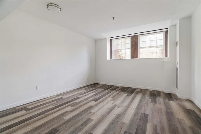 Building Photo - 76 Elm St Unit APT G05