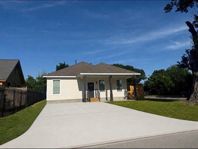 Photo - 623 Munger St