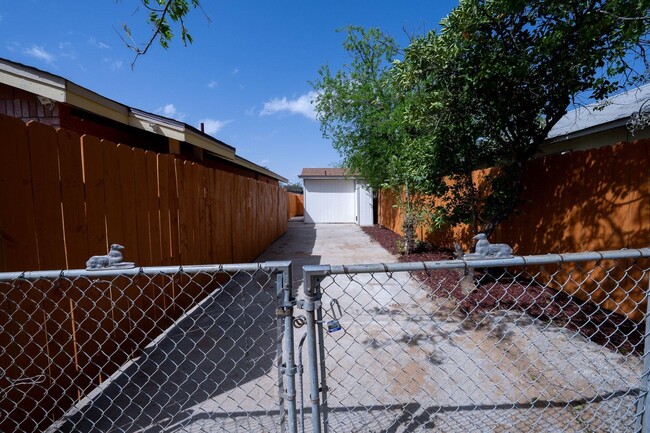 Photo - 220 E San Jose St Apartment