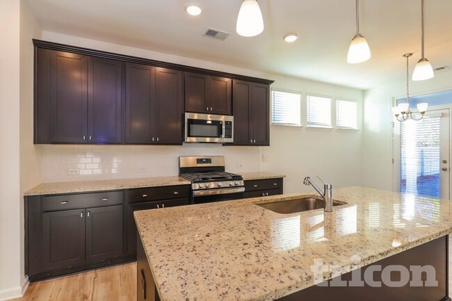 Photo - 425 Freeport Wy