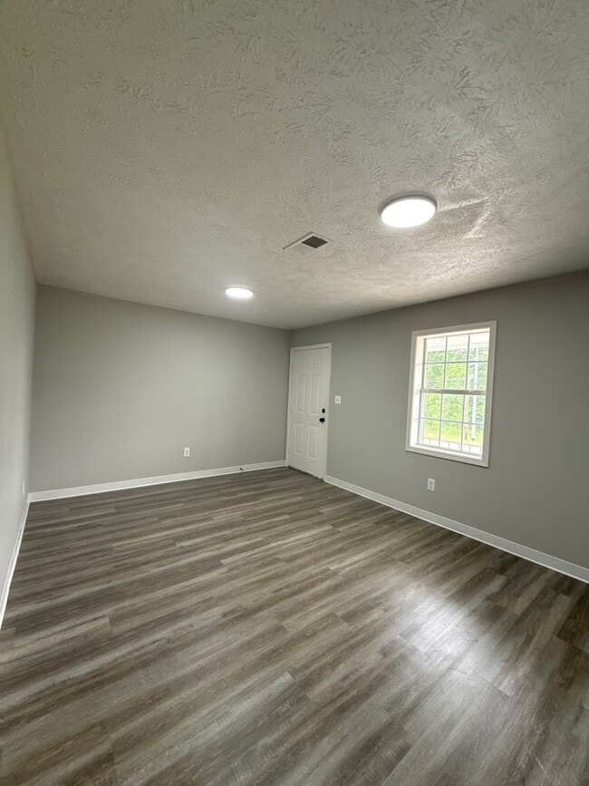 Photo - 1262 Fairground Rd