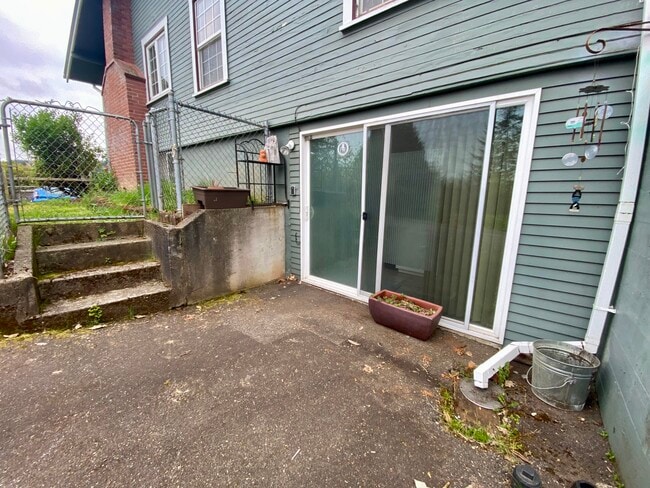 Building Photo - The Hawthorne Hideaway - Basement Unit