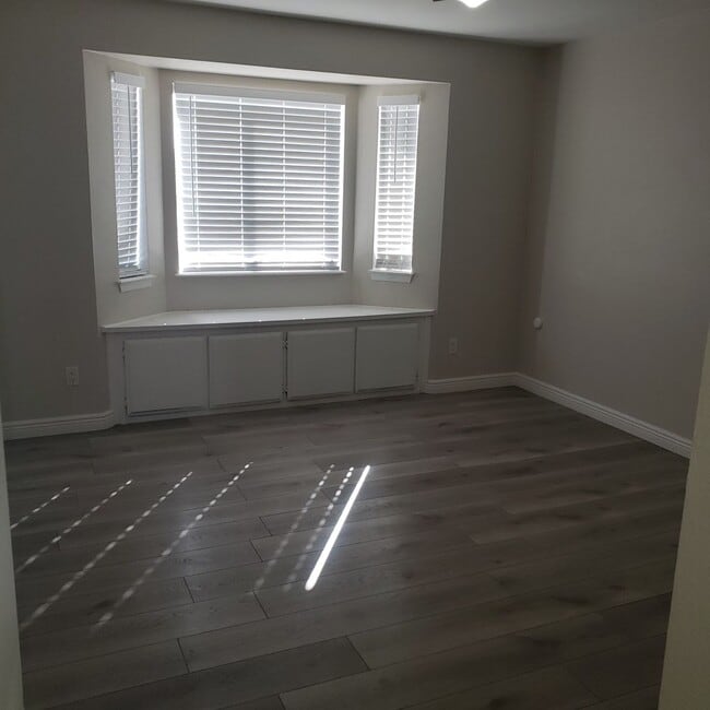 Photo - 13980 Mission St