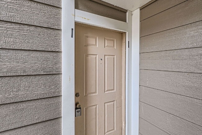Photo - Available: 10-05-2026

Spacious 1,177 sq ft 3-Bed / 2-Bath Condo in Robinwood Unit 103