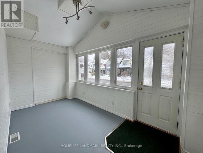 Photo - 1138 Woodbine Ave