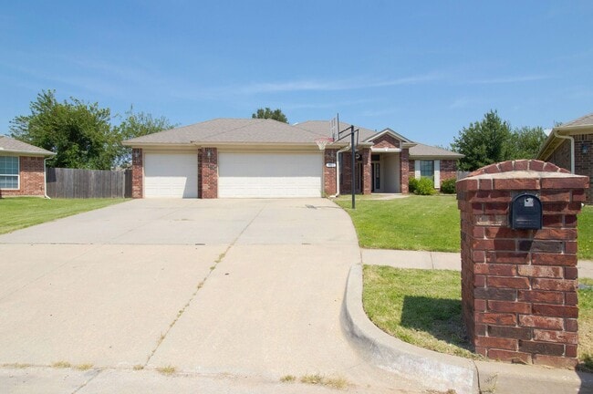 Gorgeous 3 Bed 2 bath 3 Car Garage Home in... - Gorgeous 3 Bed 2 bath 3 Car Garage Home in...