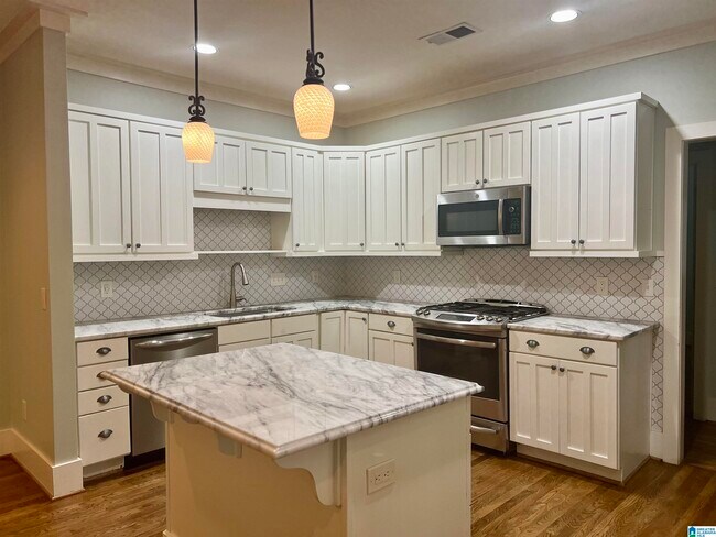 Photo - 220 Hawthorn St