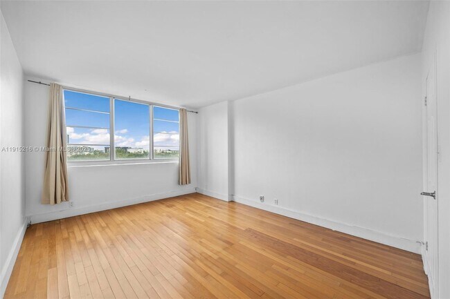 Photo - 3301 NE 5th Ave Unit 703