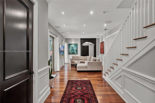 Photo - 932 Escobar Ave