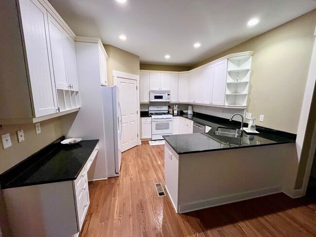 Photo - 236 N Ainsdale Dr
