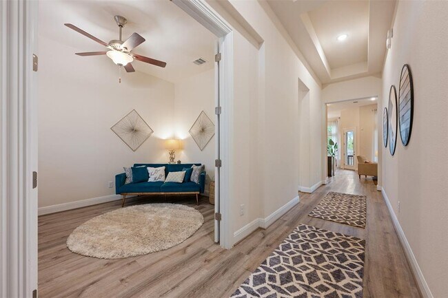 Photo - 725 Millcreek Ln