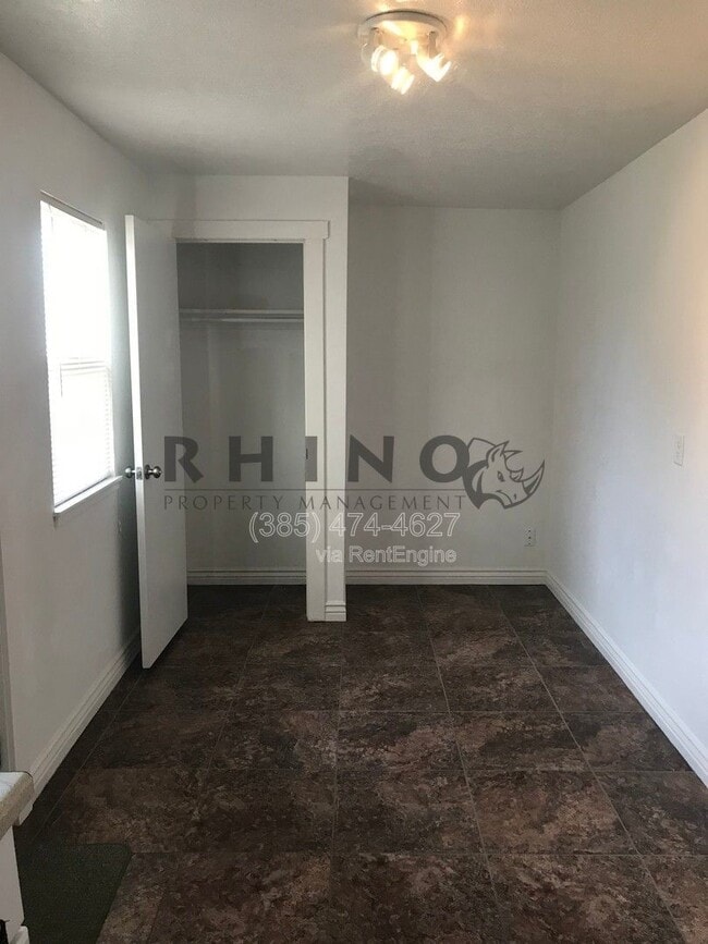 Photo - 2885 Van Buren Ave Unidad 3