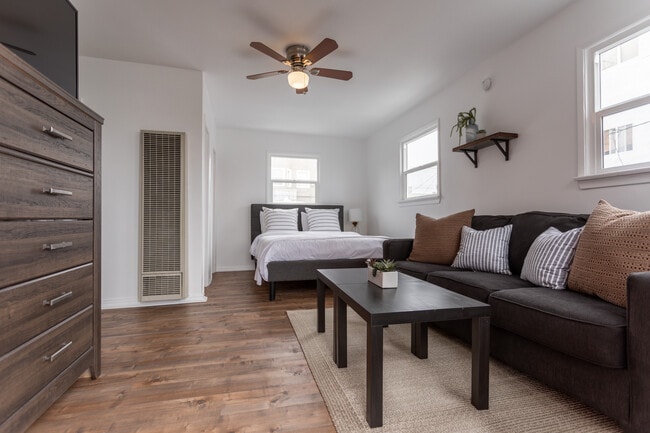 Photo - 18 Breeze Ave