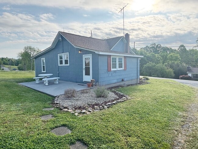 Photo - Maryville 37803 - 1 bedroom, 1 bath home  - Contact Jeremy Logan 865-307-2273