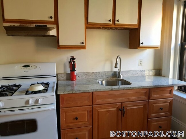 Photo - 533 Newbury St Unit 3