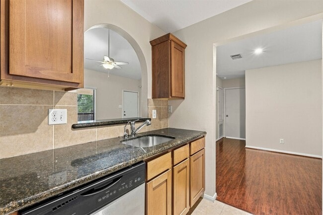 Building Photo - 1100 Augusta Dr Unit 86