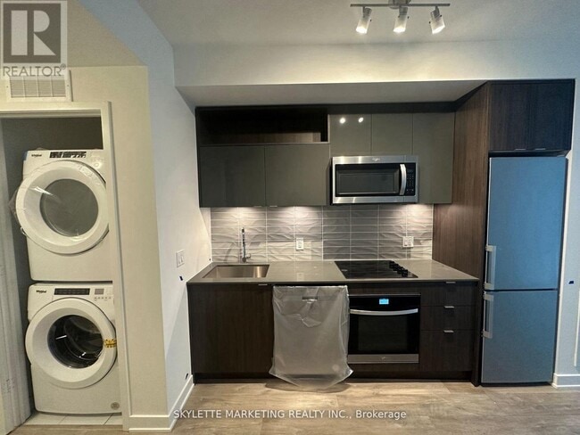 Photo - 70 Princess St Unit 1433 E