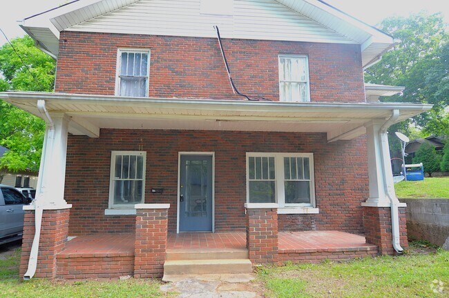 Building Photo - 715 E 9th St Rental