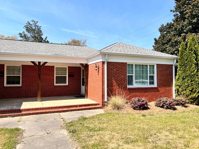 Photo - 807 N Ellis Ave