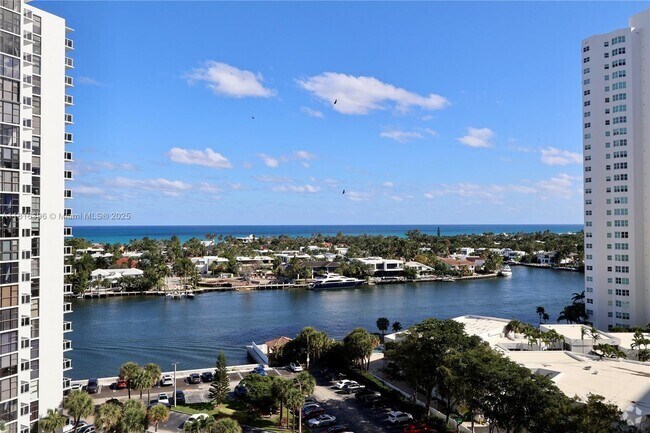 Building Photo - 20505 E Country Club Dr Unit 1237 Rental