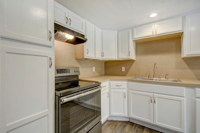 Brentwood Townhomes