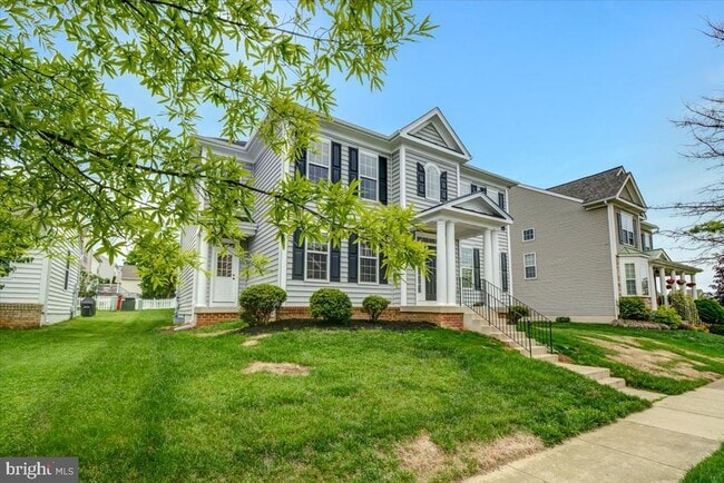 Photo - 240 Davis St