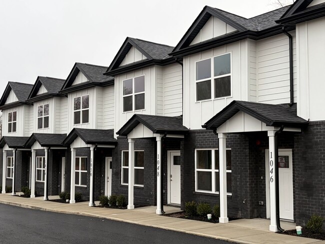 Building Photo - 22nd Townhomes Unit 38