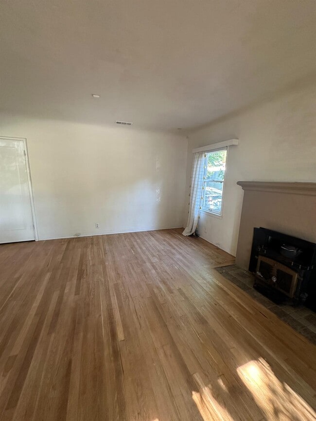 Photo - 1925 N Adoline Ave