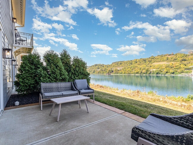 Photo - 385 Manhattan Blvd