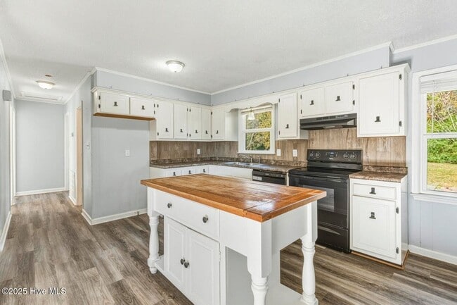 Photo - Updated 3 Bedroom Off Of Gumbranch