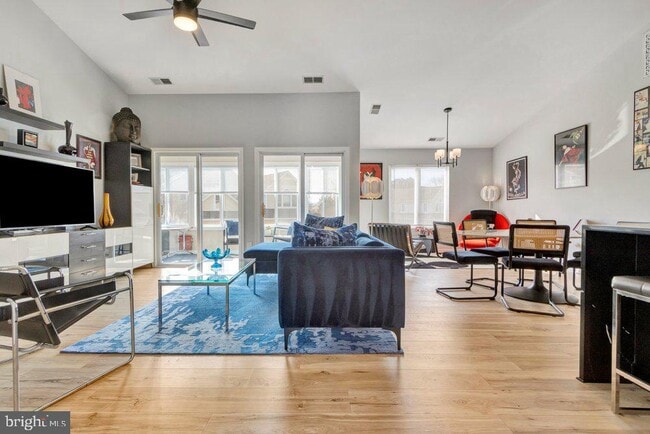 Building Photo - 297 Lakeside Dr Unit 71D