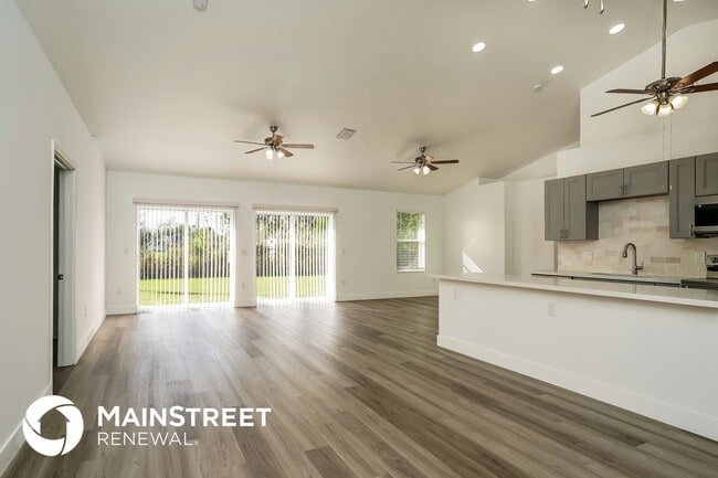 Photo - 5227 3rd St W