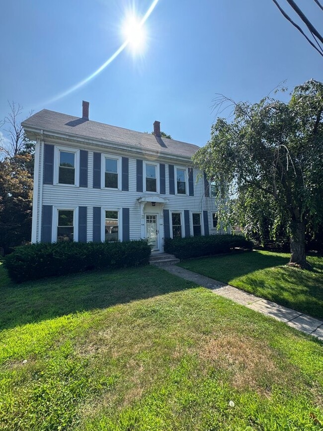 136-138 Washington St - 136-138 Washington St Apartment Unit 136