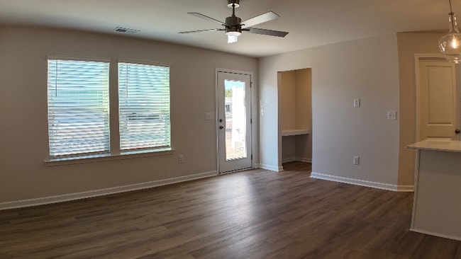 Photo - 205 Higher Ct