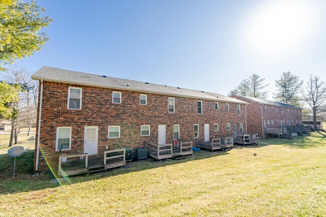 Photo - 313 Berkley Ct