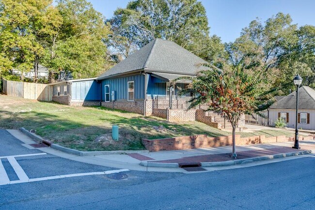Photo - 4615 S Lee St