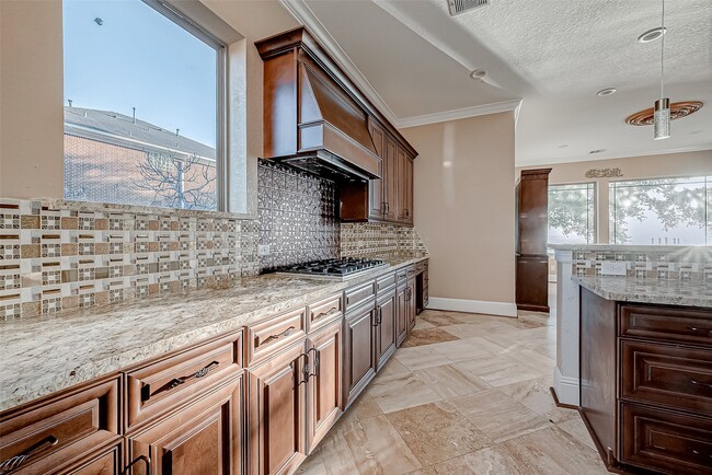Photo - 2011 Crescent Dr