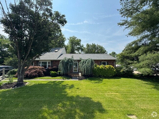 Building Photo - Beautiful 3 Bed 2.5 Bath Single Family Hom... Rental