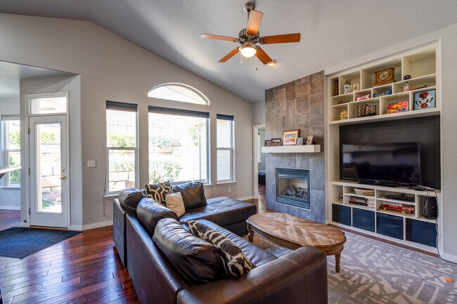 Photo - 280 Gold Claim Terrace