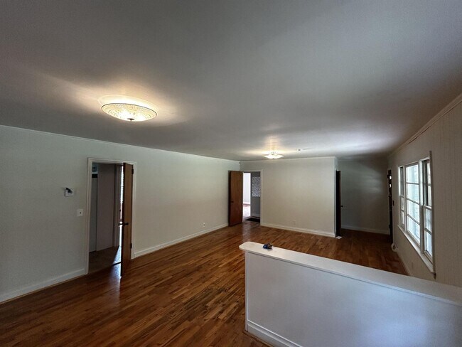 Photo - 1233 Crenshaw St