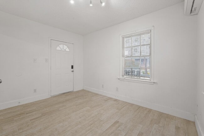 Photo - 1415 Church St