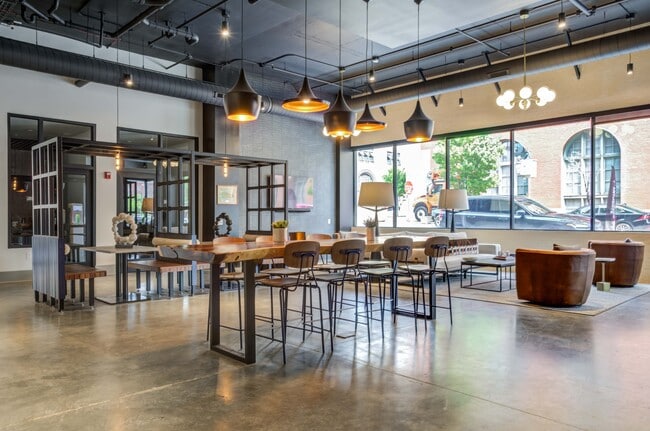 Salón para residentes - 11th and Spruce