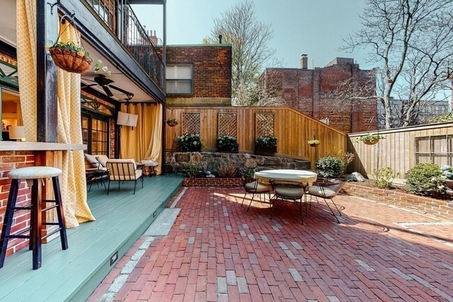 Photo - 127 Pinckney St Unit 1