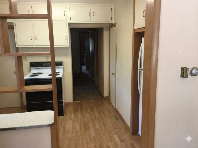 Photo - 4 Bed 1 Bath close to UWEC!