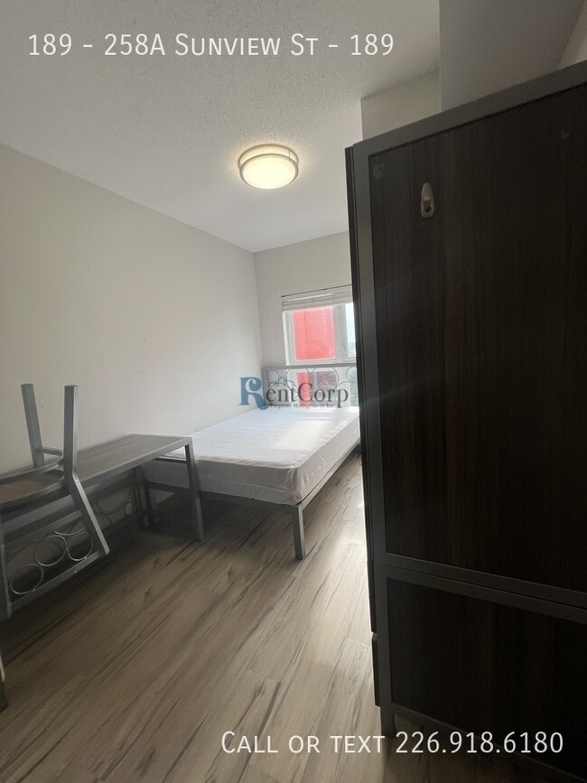 Photo - 258A-258A Sunview St