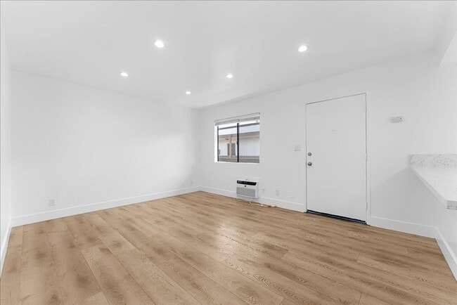 Photo - 631 E Elk Ave Unidad 08