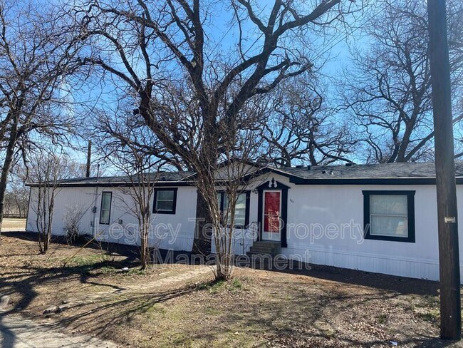 Photo - 404 E Westhill Dr House