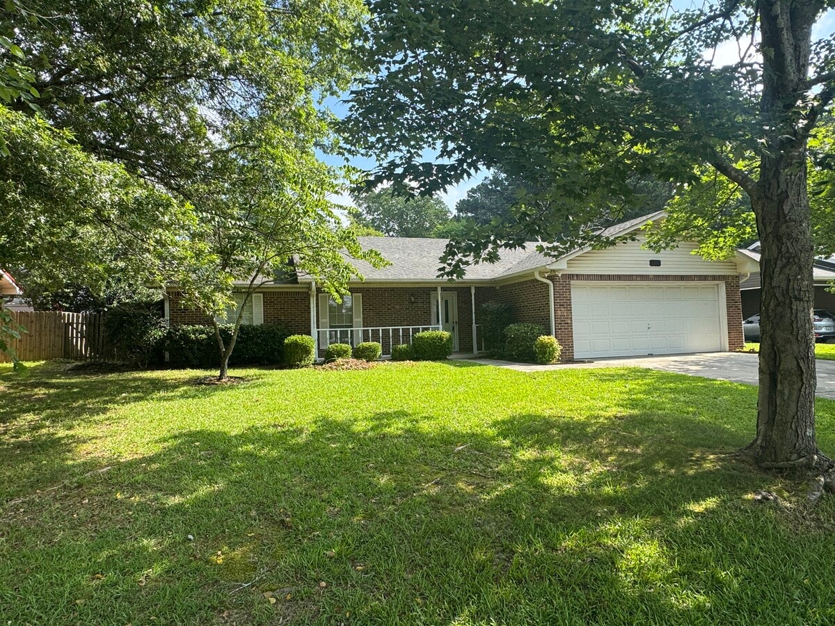 Photo - 1309 Kim Ln SE House