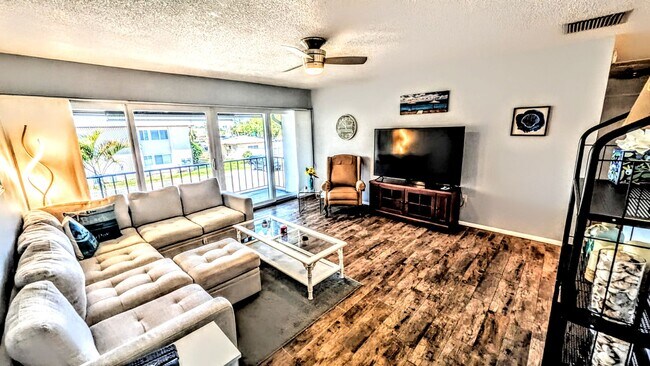 Photo - Annual furnished/Seasonal/short term 2 bedroom 1 1/2 bath top floor, renovated condo near Siesta ...